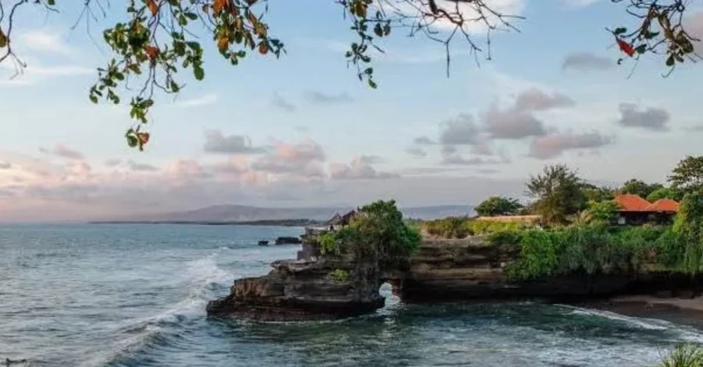 batu bolong beach